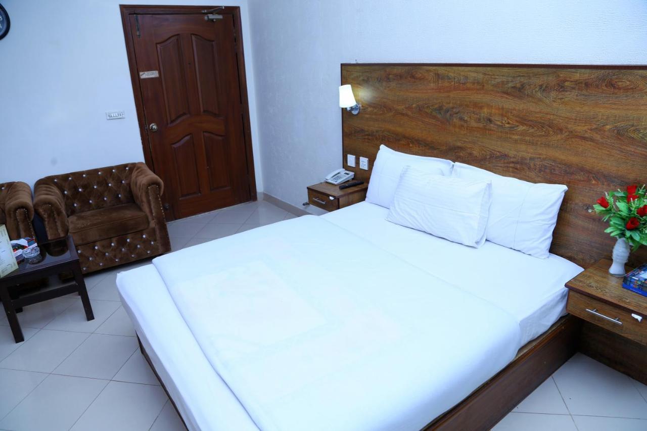 Fiesta Inn Hotel & Resorts Multan Exterior photo