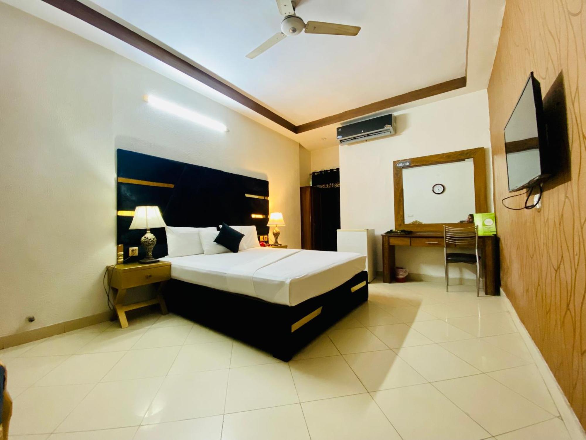 Fiesta Inn Hotel & Resorts Multan Exterior photo